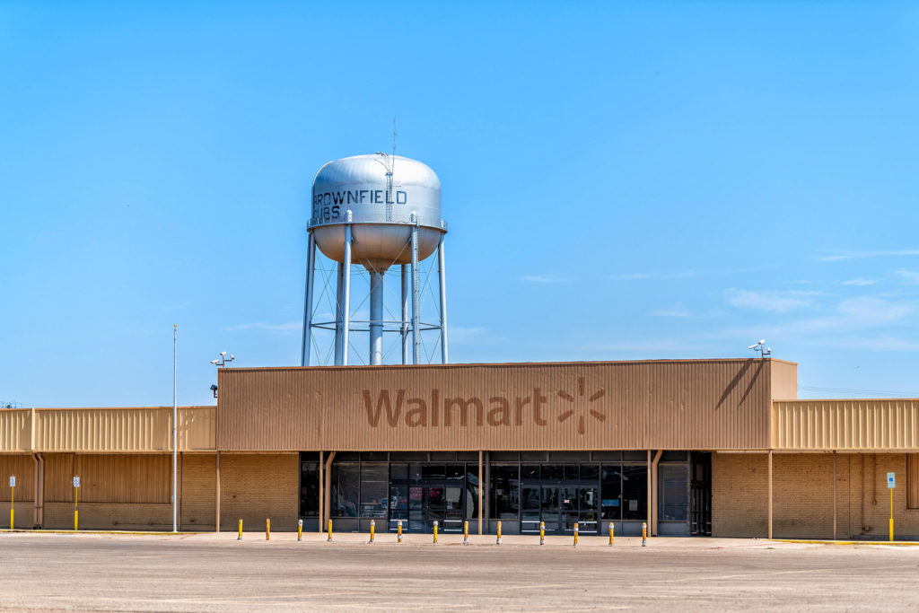 Een verlaten Walmart in Brownsfield Texas