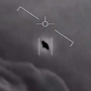 Een UFO, waargenomen door twee Amerikaanse marine piloten in 2004