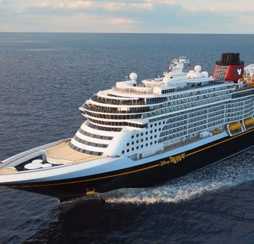 Disney Cruise schiet te hulp bij zinkende catamaran