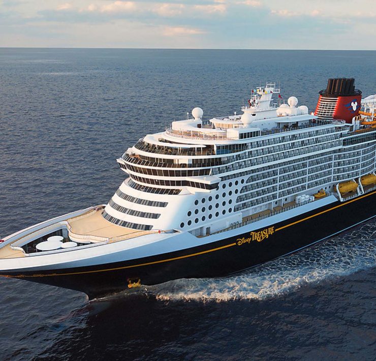 Disney Cruise schiet te hulp bij zinkende catamaran